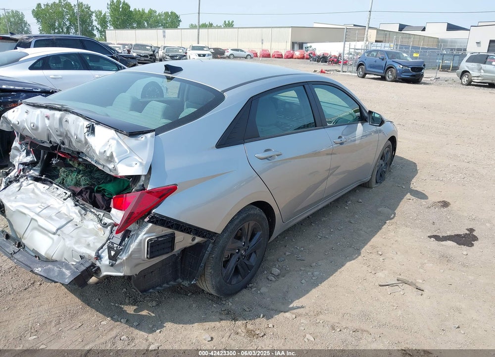 2022 HYUNDAI ELANTRA VIN: 5NPLM4AGXNH075576