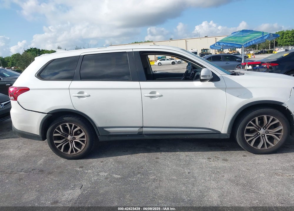 2017 MITSUBISHI OUTLANDER VIN: JA4AD3A30HZ025100