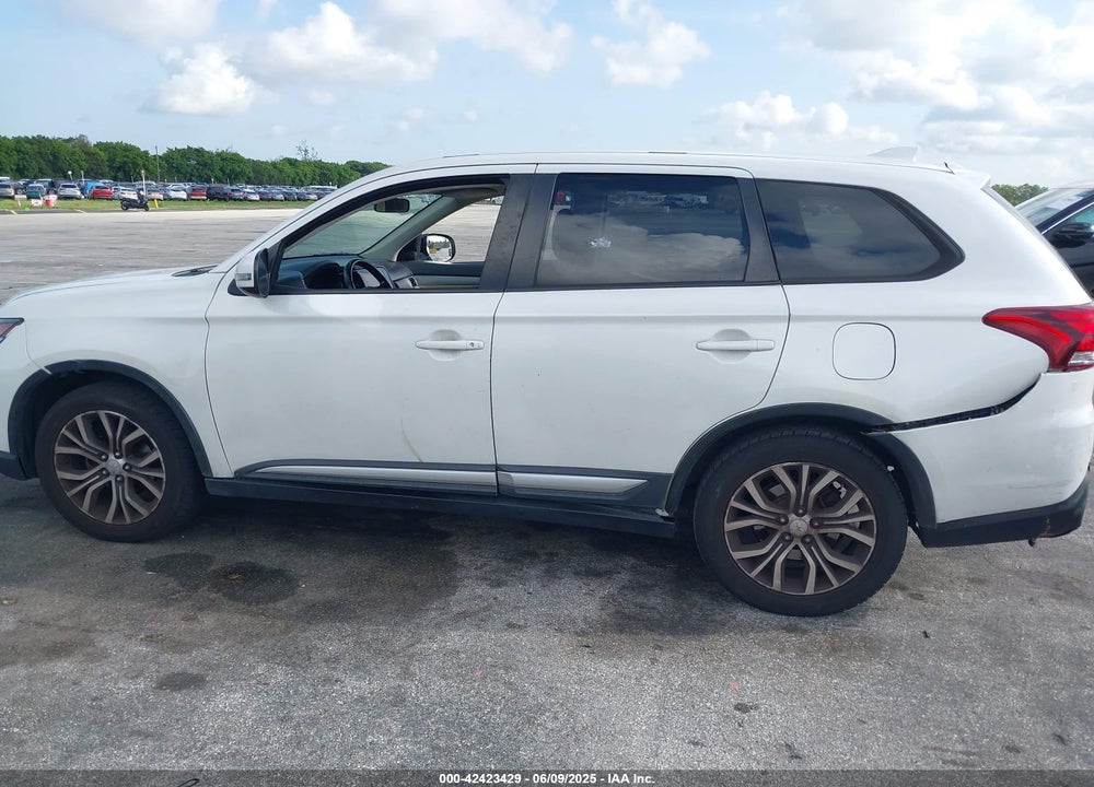 2017 MITSUBISHI OUTLANDER VIN: JA4AD3A30HZ025100