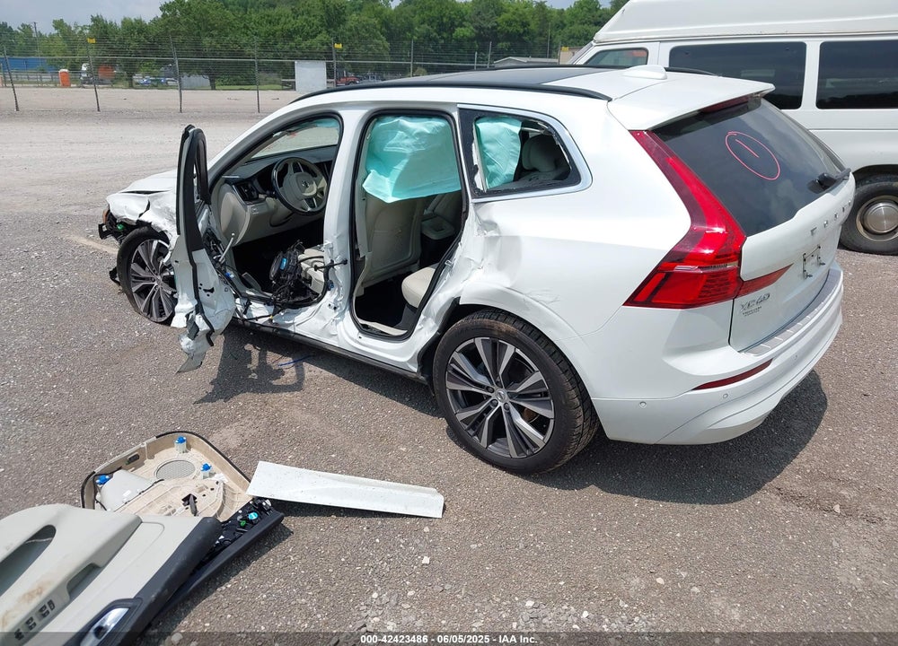 2022 VOLVO XC60 B5 MOMENTUM VIN: YV4L12DKXN1024421