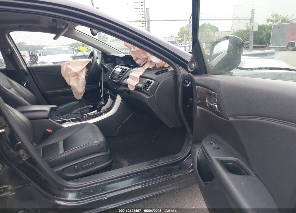 2017 HONDA ACCORD VIN: 1HGCR2F84HA250845