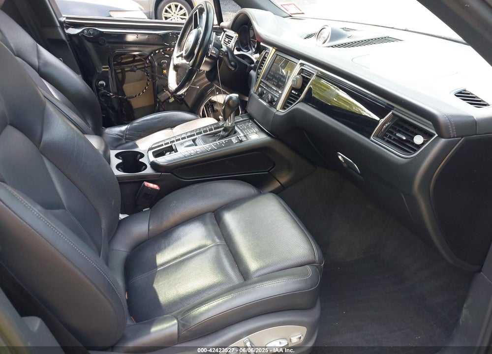 2015 PORSCHE MACAN VIN: WP1AB2A5XFLB63720