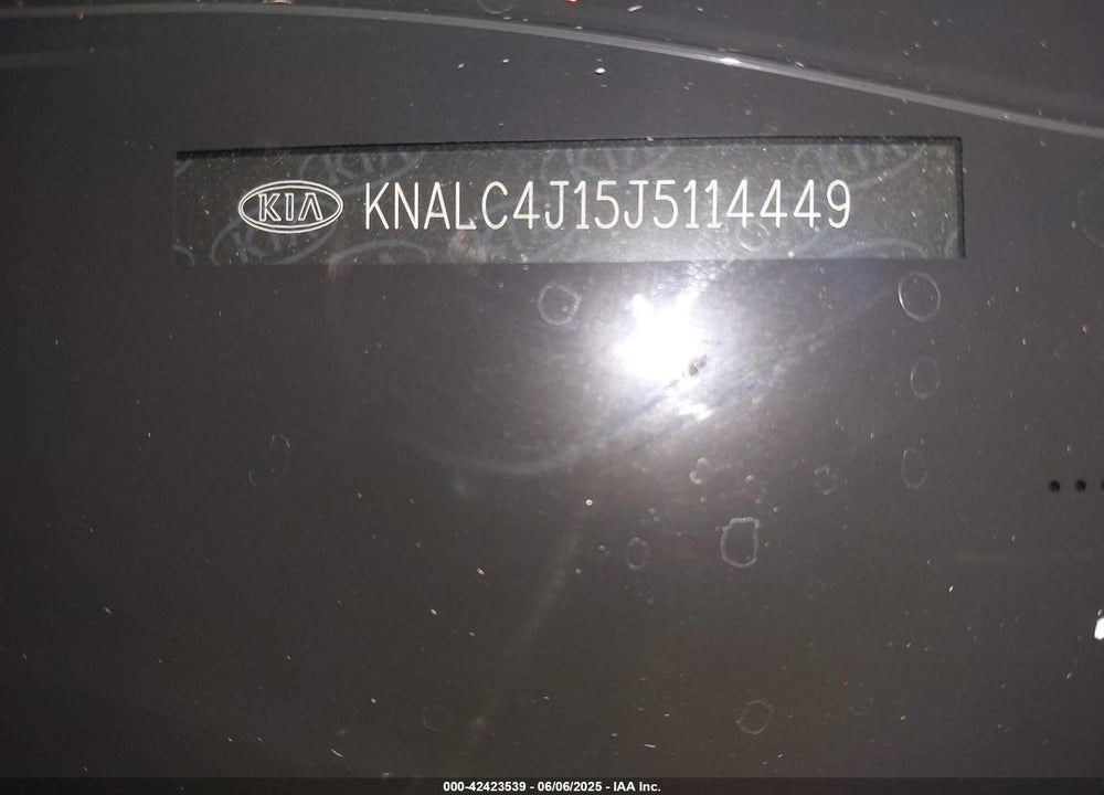 2018 KIA CADENZA PREMIUM VIN: KNALC4J15J5114449
