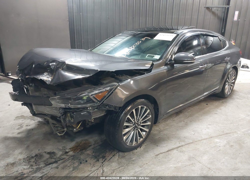 2018 KIA CADENZA PREMIUM VIN: KNALC4J15J5114449