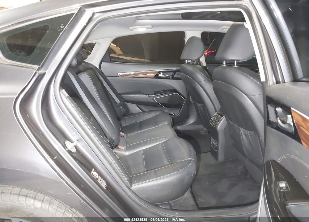 2018 KIA CADENZA PREMIUM VIN: KNALC4J15J5114449