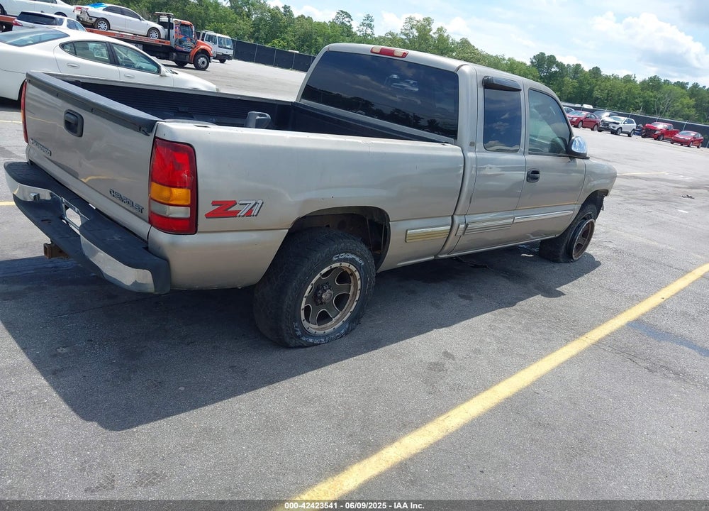 2000 CHEVROLET SILVERADO 1500 LS VIN: 2GCEK19T1Y1107075