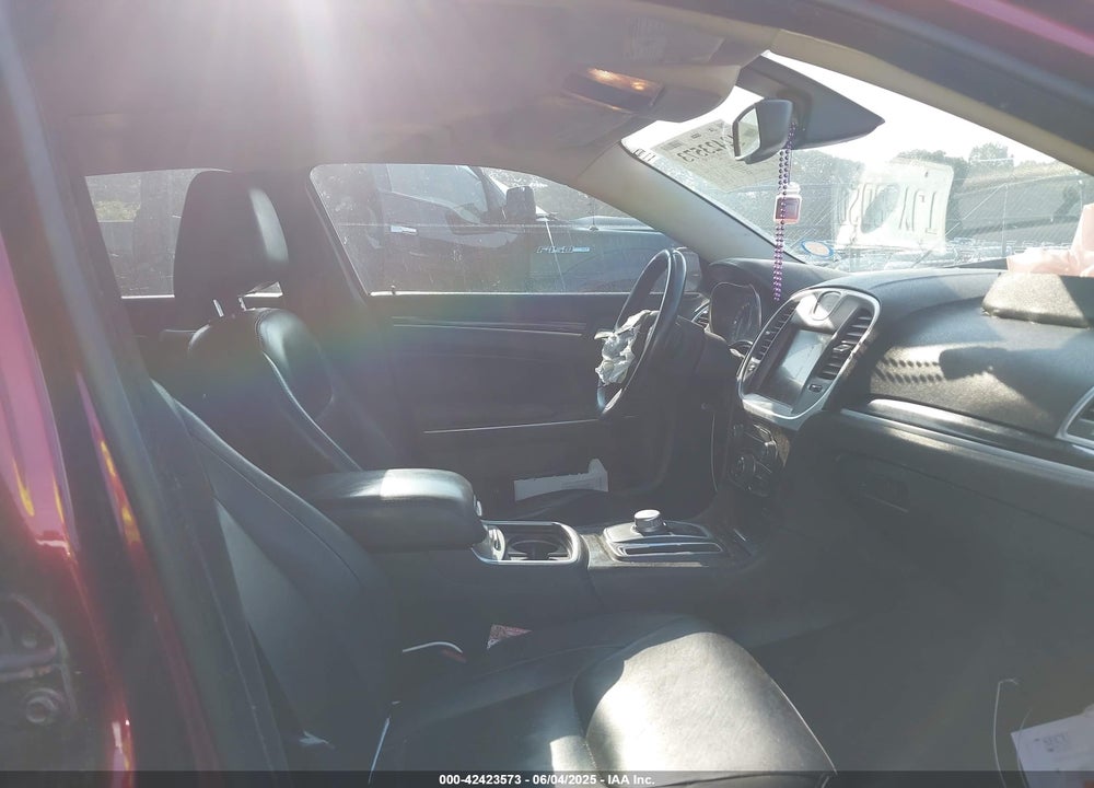2015 CHRYSLER 300 VIN: 2C3CCAAG0FH898789