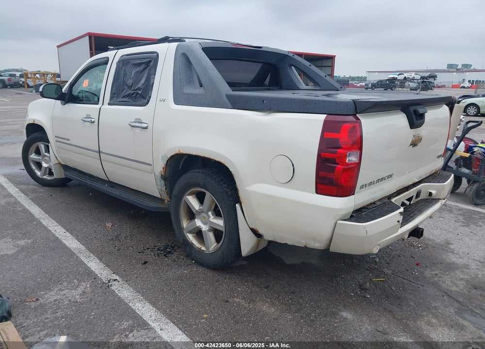 2011 CHEVROLET AVALANCHE 1500 LTZ VIN: 3GNTKGE30BG202958