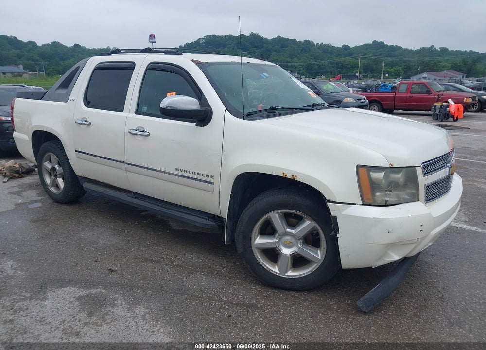 2011 CHEVROLET AVALANCHE 1500 LTZ VIN: 3GNTKGE30BG202958
