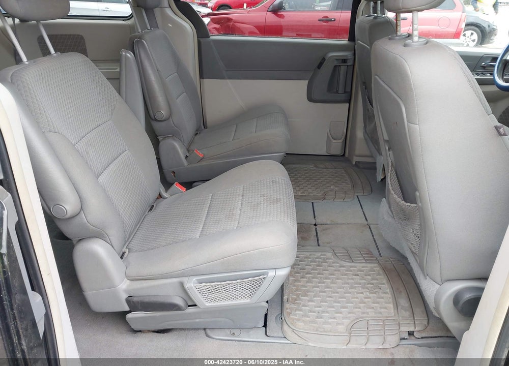 2009 CHRYSLER TOWN & COUNTRY LX VIN: 2A8HR44E79R604159