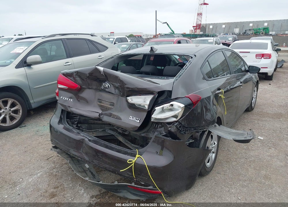 2018 KIA FORTE VIN: 3KPFK4A73JE213802