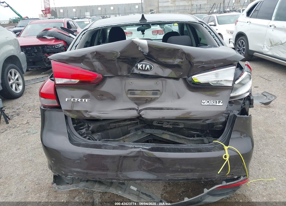 2018 KIA FORTE VIN: 3KPFK4A73JE213802