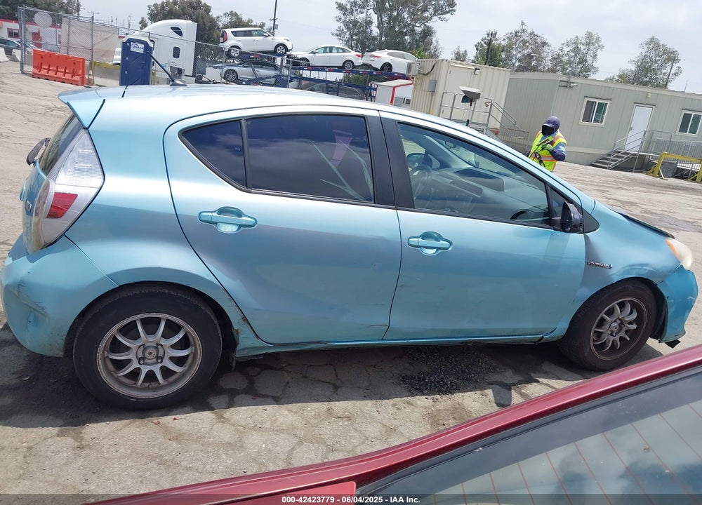 2013 TOYOTA PRIUS C VIN: JTDKDTB30D1046207