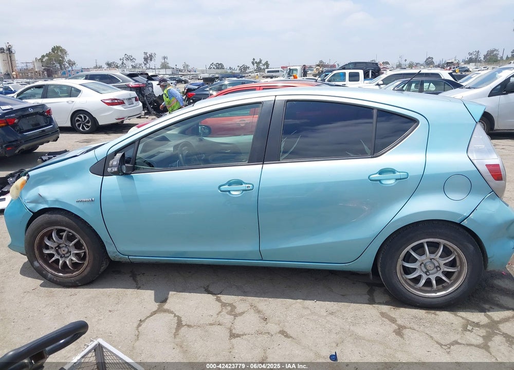 2013 TOYOTA PRIUS C VIN: JTDKDTB30D1046207