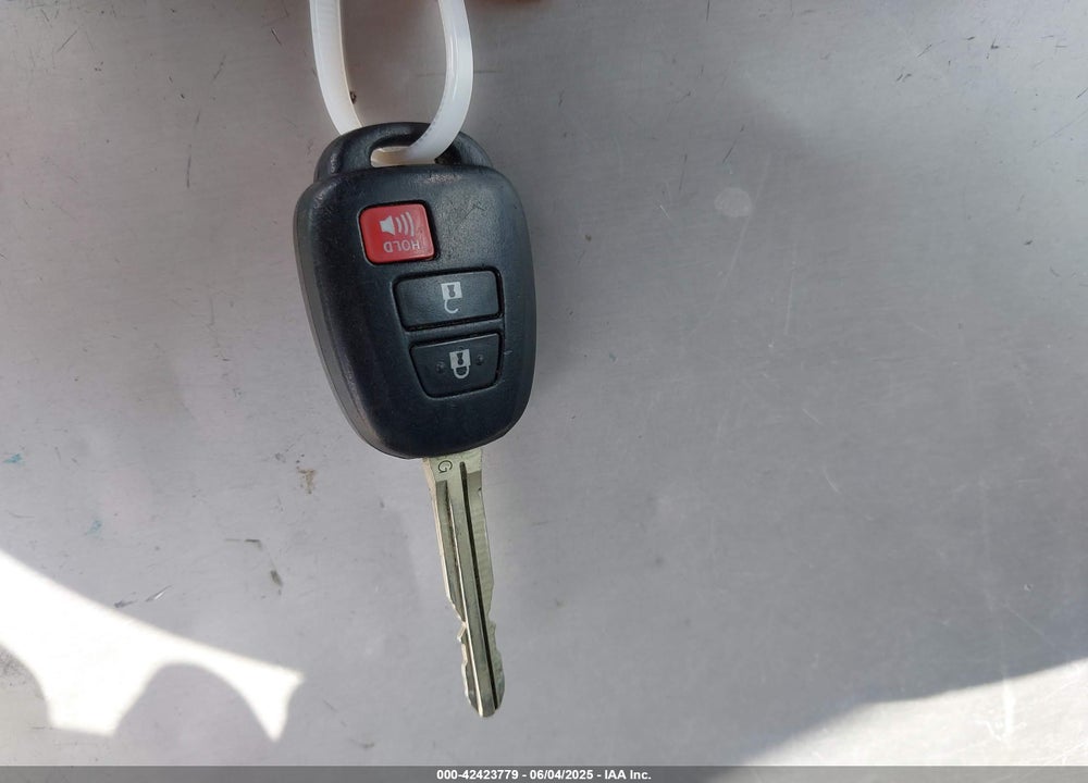 2013 TOYOTA PRIUS C VIN: JTDKDTB30D1046207