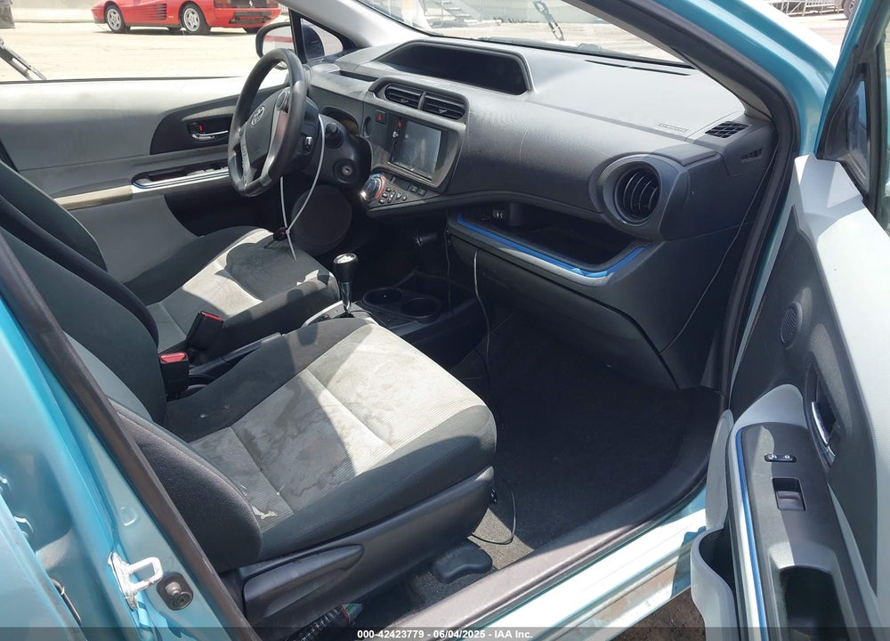 2013 TOYOTA PRIUS C VIN: JTDKDTB30D1046207