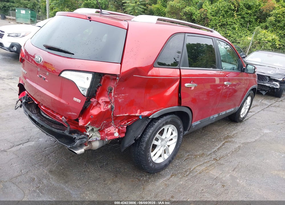 2015 KIA SORENTO LX VIN: 5XYKTDA67FG569084