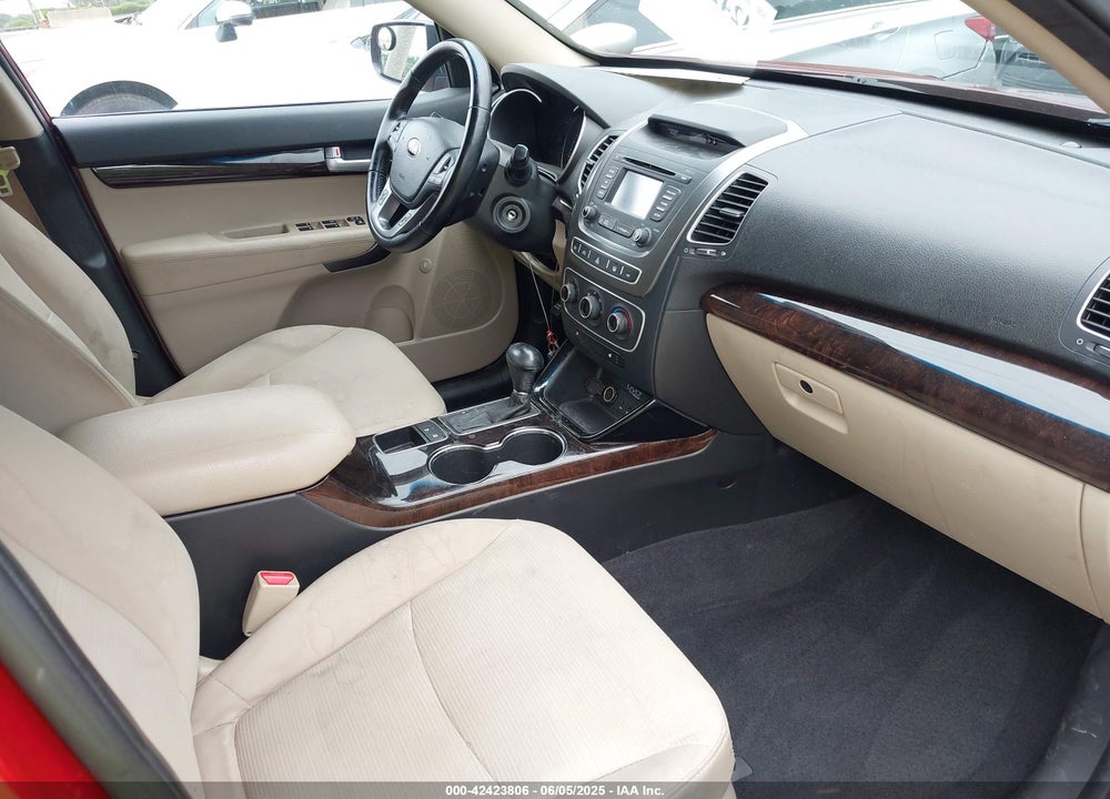 2015 KIA SORENTO LX VIN: 5XYKTDA67FG569084