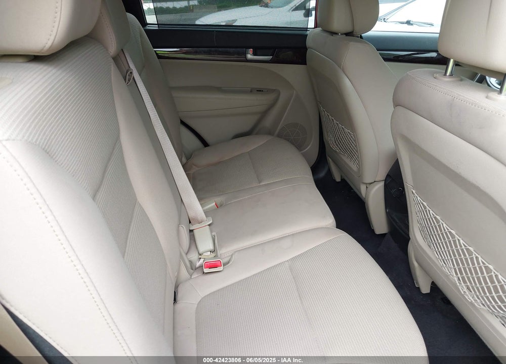 2015 KIA SORENTO LX VIN: 5XYKTDA67FG569084