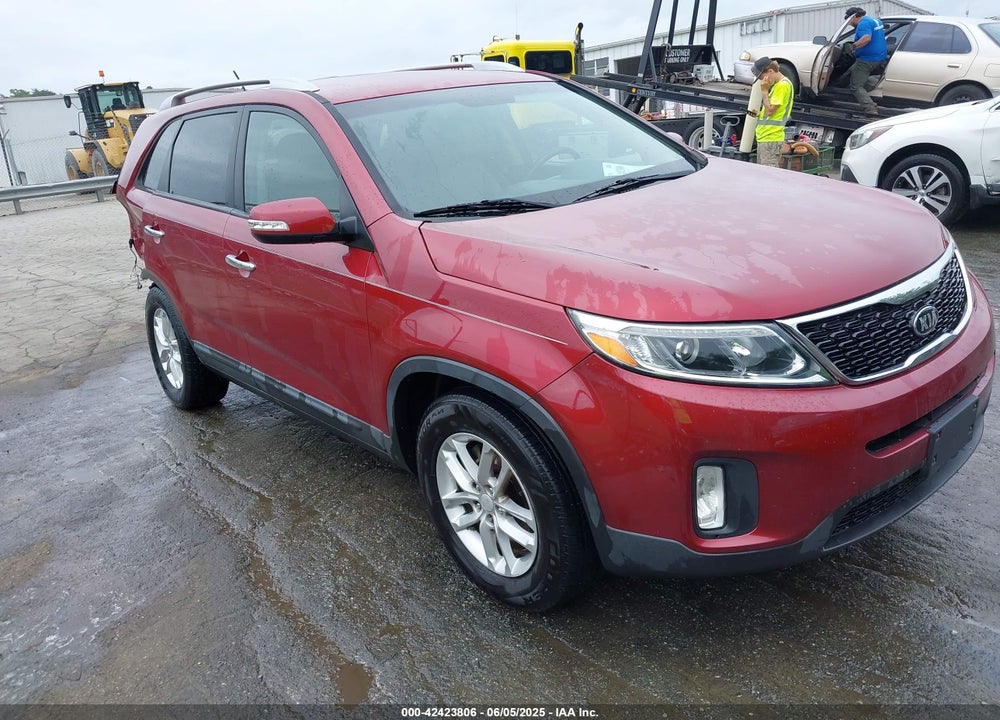 2015 KIA SORENTO LX VIN: 5XYKTDA67FG569084