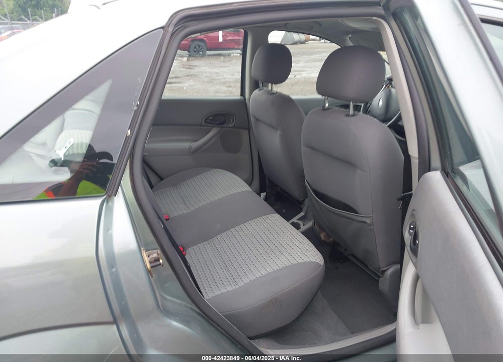 2005 FORD FOCUS ZX4 VIN: 1FAFP34N85W231459