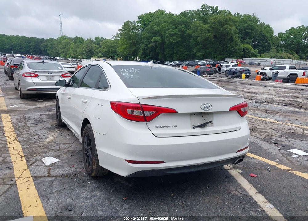 2015 HYUNDAI SONATA SE VIN: 5NPE24AF3FH002573