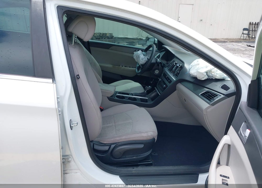 2015 HYUNDAI SONATA SE VIN: 5NPE24AF3FH002573