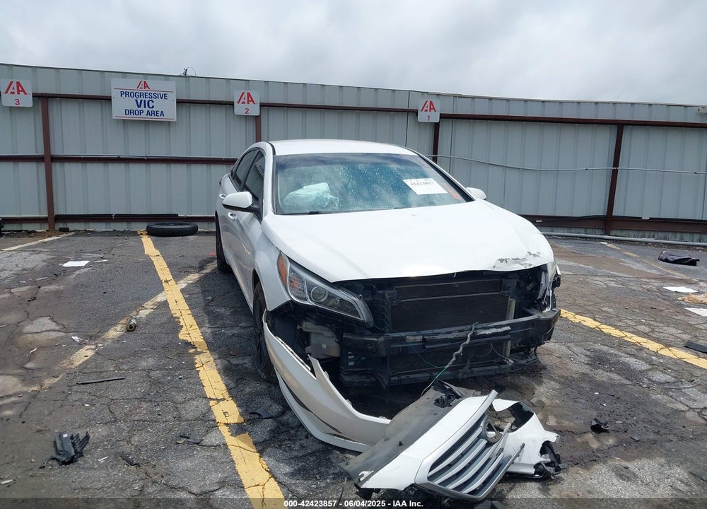 2015 HYUNDAI SONATA SE VIN: 5NPE24AF3FH002573
