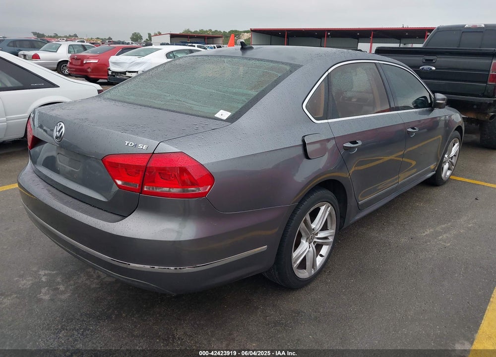 2013 VOLKSWAGEN PASSAT VIN: 1VWBN7A34DC148052