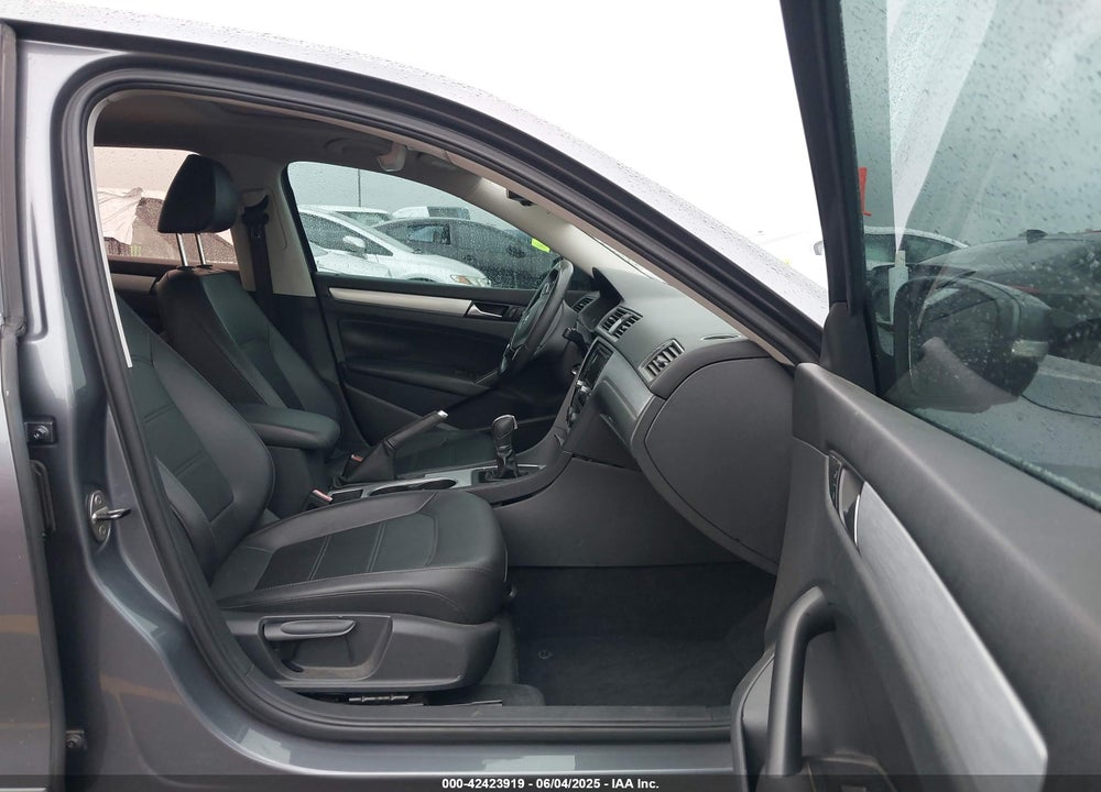 2013 VOLKSWAGEN PASSAT VIN: 1VWBN7A34DC148052