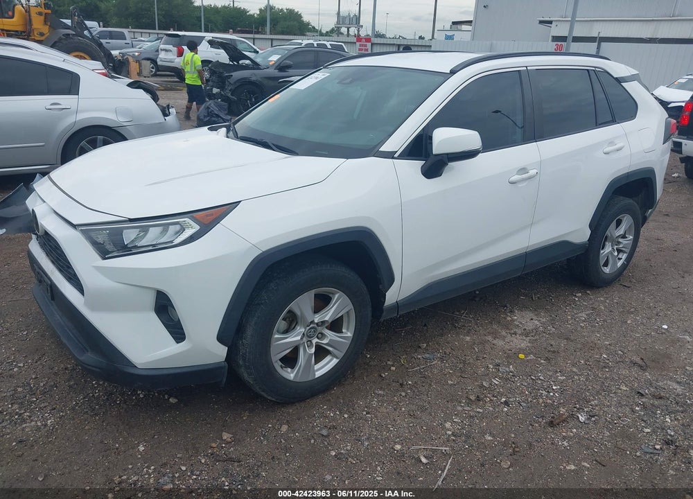 2020 TOYOTA RAV4 XLE VIN: 2T3W1RFV3LW100110