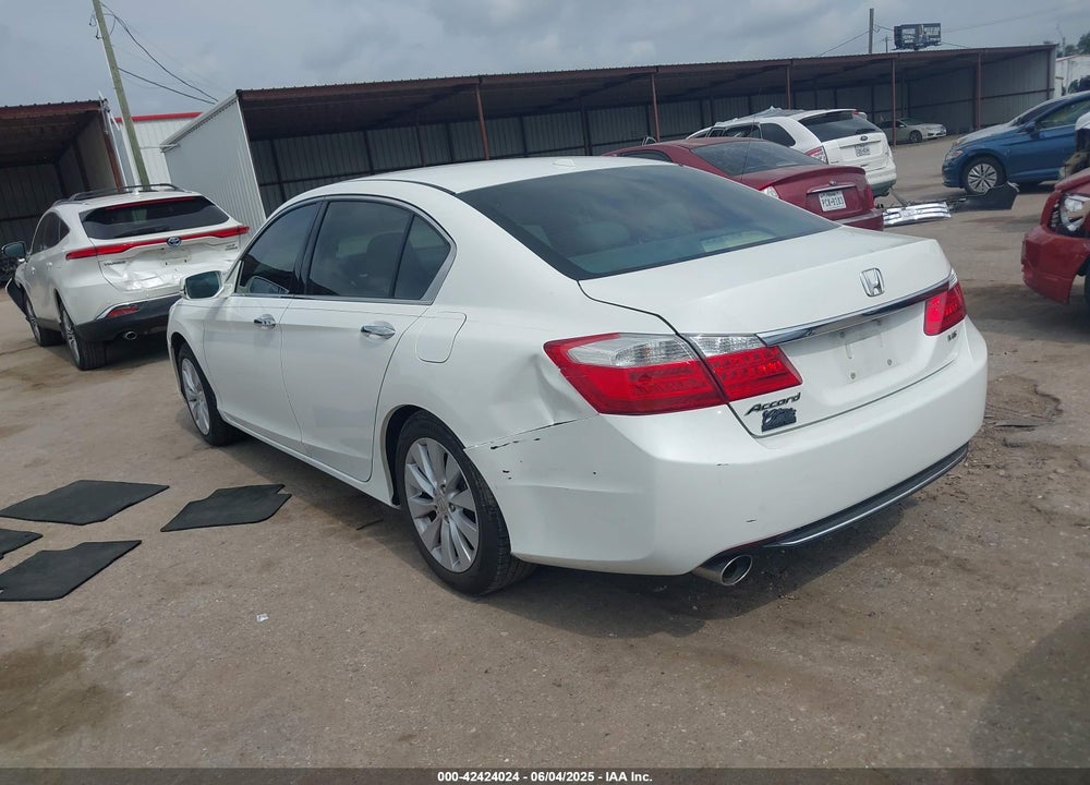 2013 HONDA ACCORD VIN: 1HGCR3F84DA026734