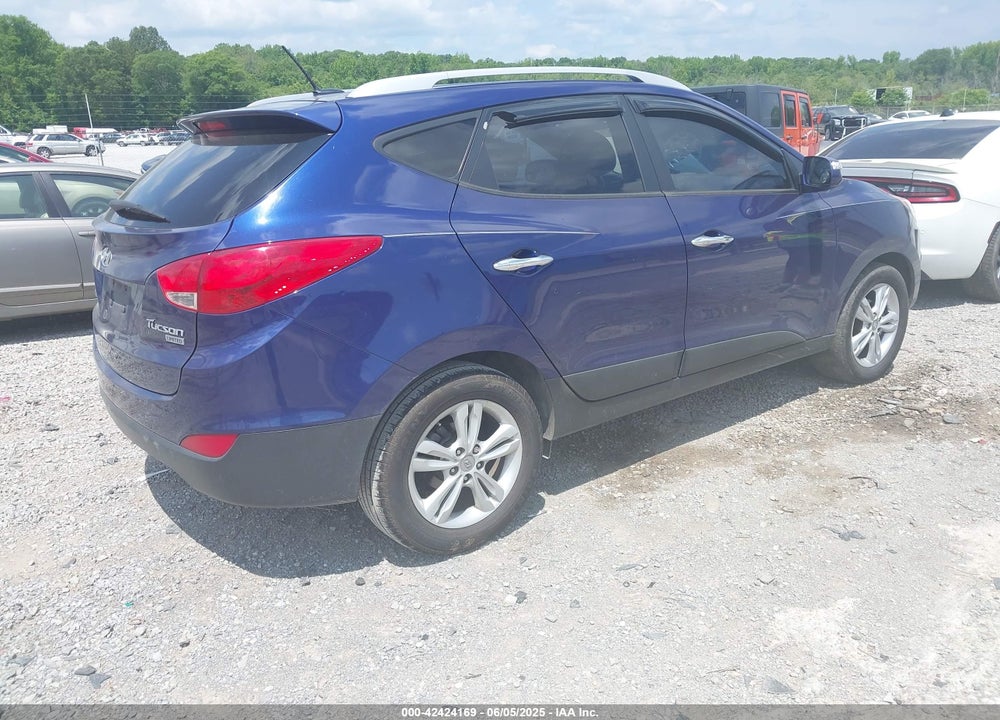 2011 HYUNDAI TUCSON VIN: KM8JU3AC2BU287805