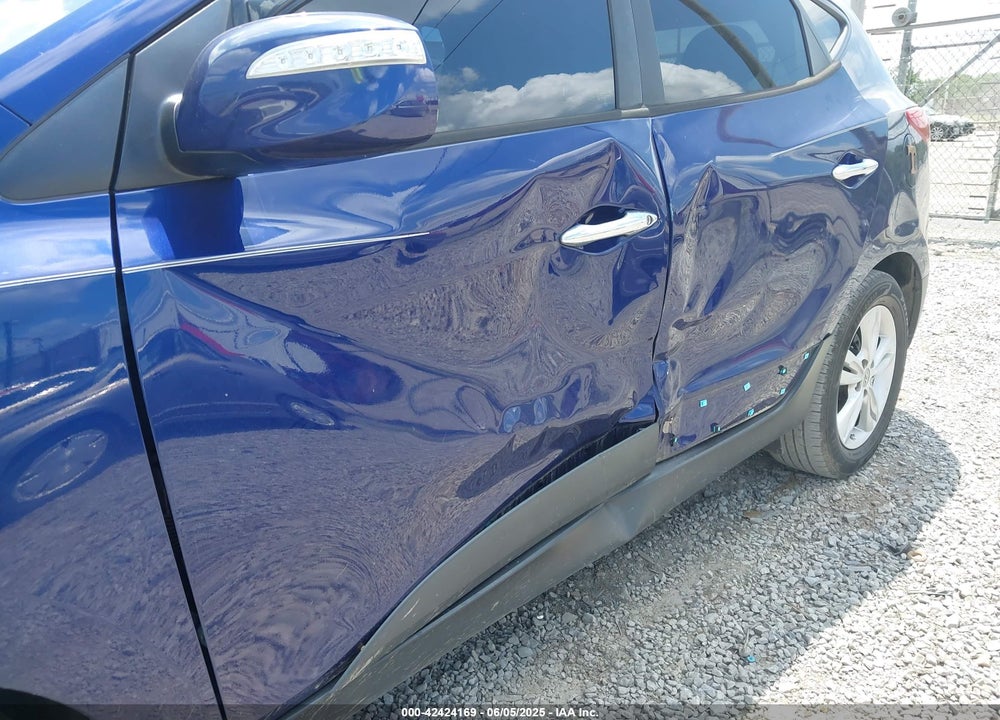 2011 HYUNDAI TUCSON VIN: KM8JU3AC2BU287805