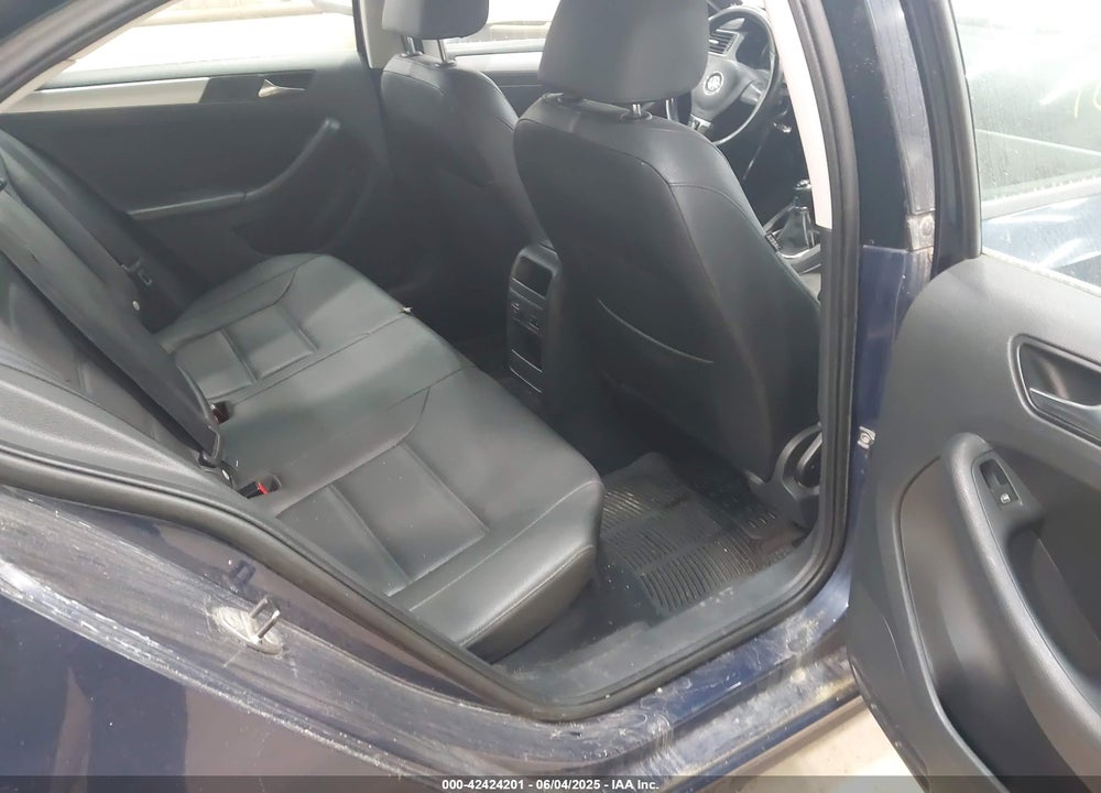 2012 VOLKSWAGEN JETTA VIN: 3VW3L7AJ4CM420105