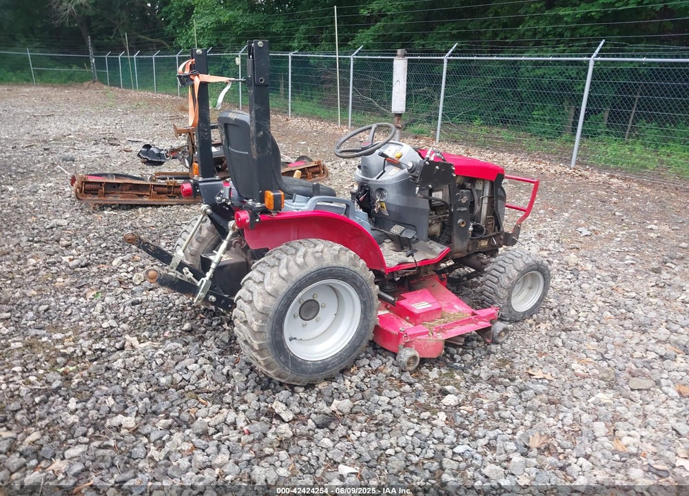 2017 MAHINDRA EMAX 22G CVG TRACTOR VIN: 22GRH00598