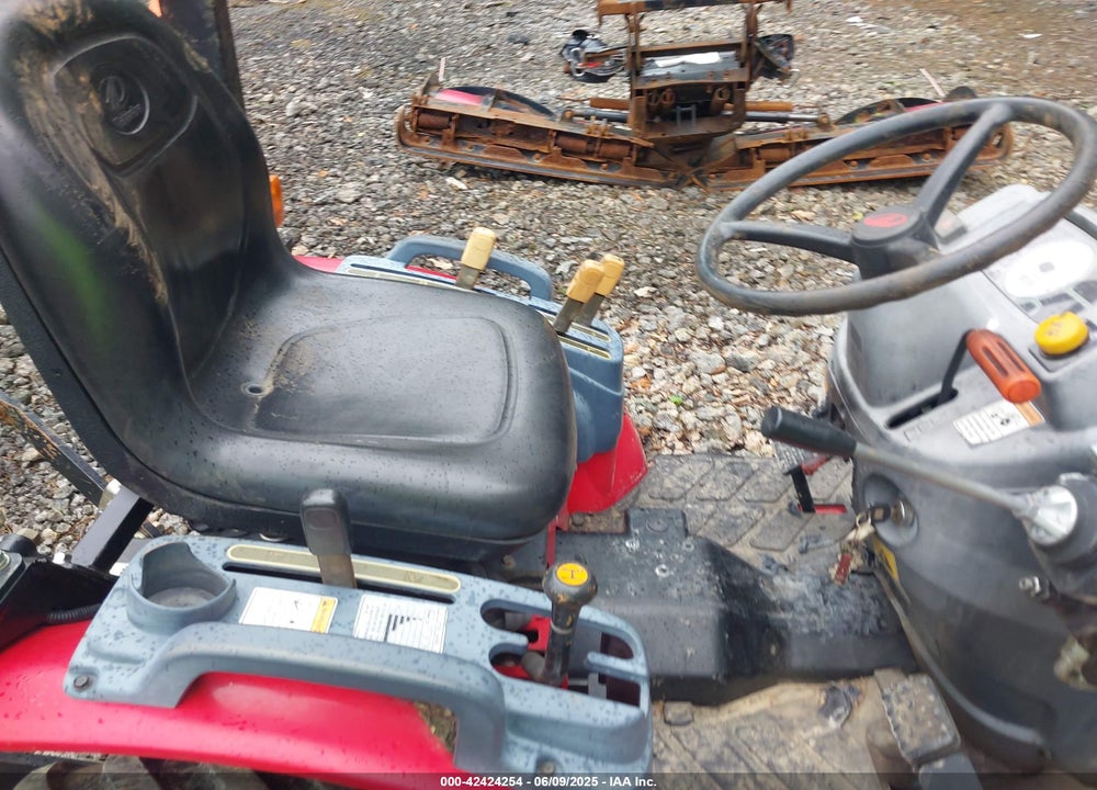 2017 MAHINDRA EMAX 22G CVG TRACTOR VIN: 22GRH00598