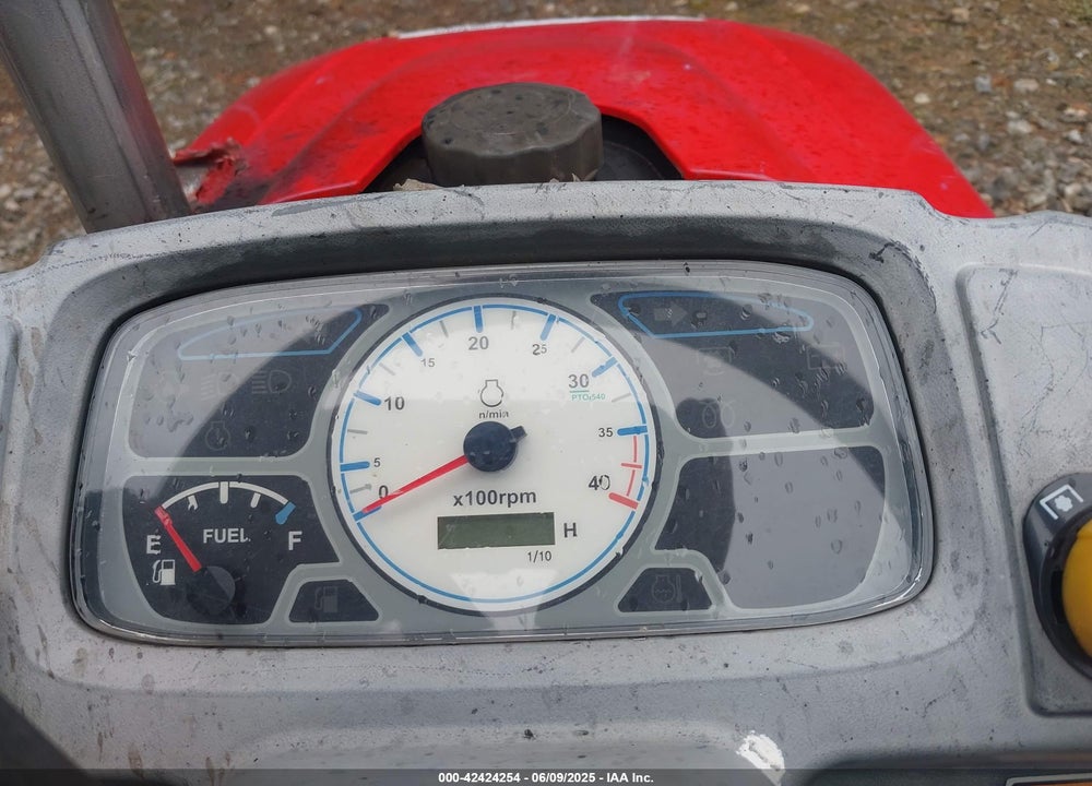 2017 MAHINDRA EMAX 22G CVG TRACTOR VIN: 22GRH00598