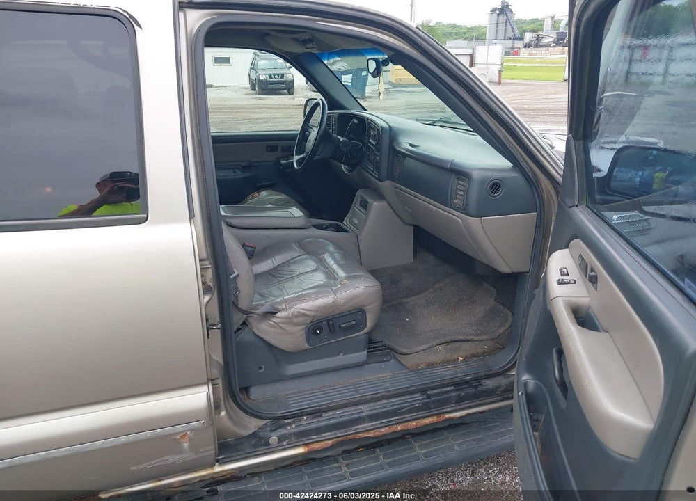 2000 CHEVROLET TAHOE VIN: 1GNEK13T5YJ100605