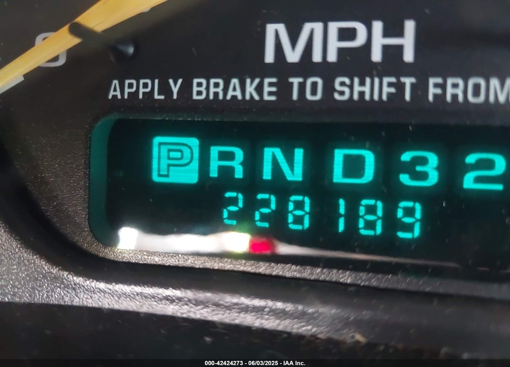 2000 CHEVROLET TAHOE VIN: 1GNEK13T5YJ100605