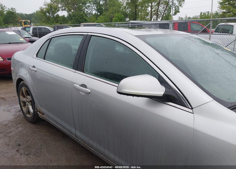 2011 CHEVROLET MALIBU VIN: 1G1ZC5E14BF290376