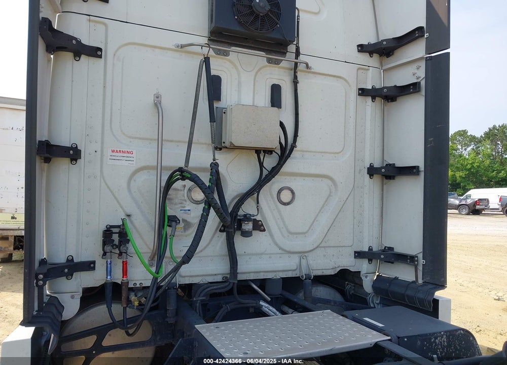 2018 FREIGHTLINER CASCADIA 125 --- VIN: 1FUJGLFG4JLJR3090
