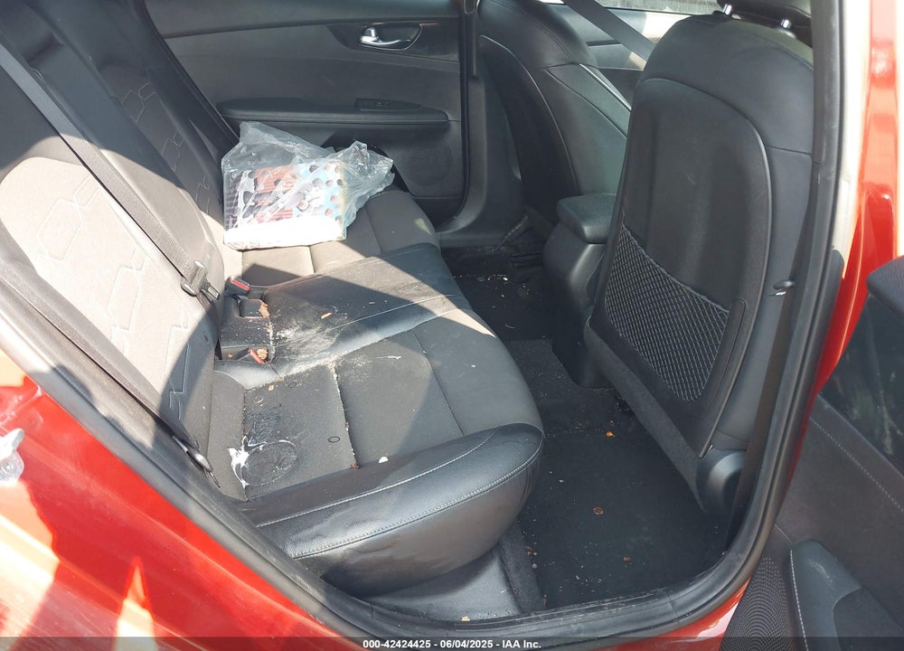 2021 KIA FORTE VIN: 3KPF34AD5ME400322