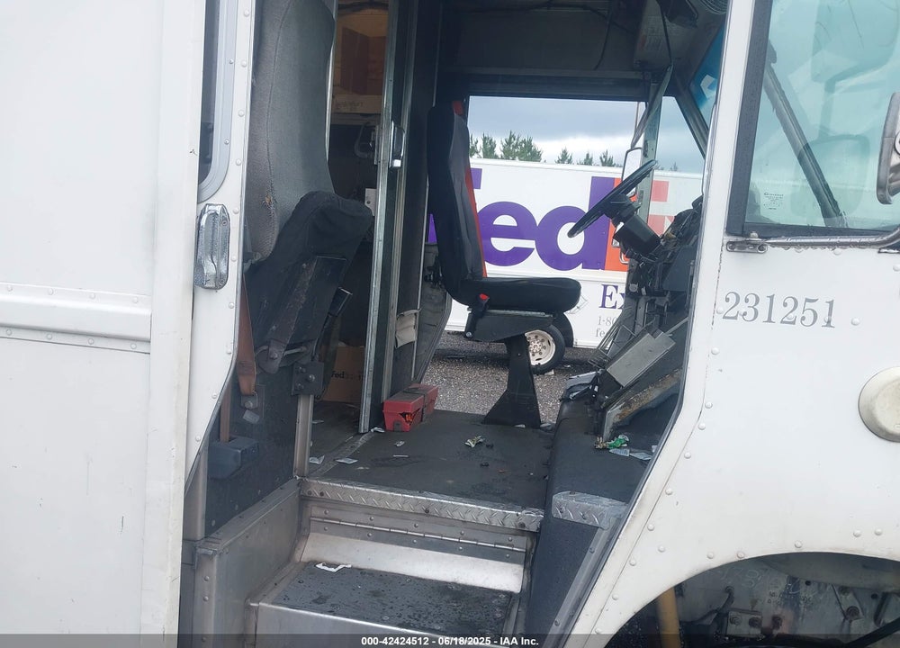 2001 FREIGHTLINER CHASSIS VIN: 4UZAARBW31CH52474