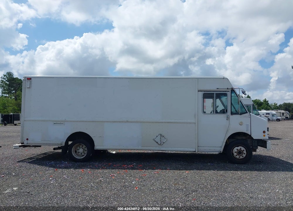 2001 FREIGHTLINER CHASSIS VIN: 4UZAARBW31CH52474