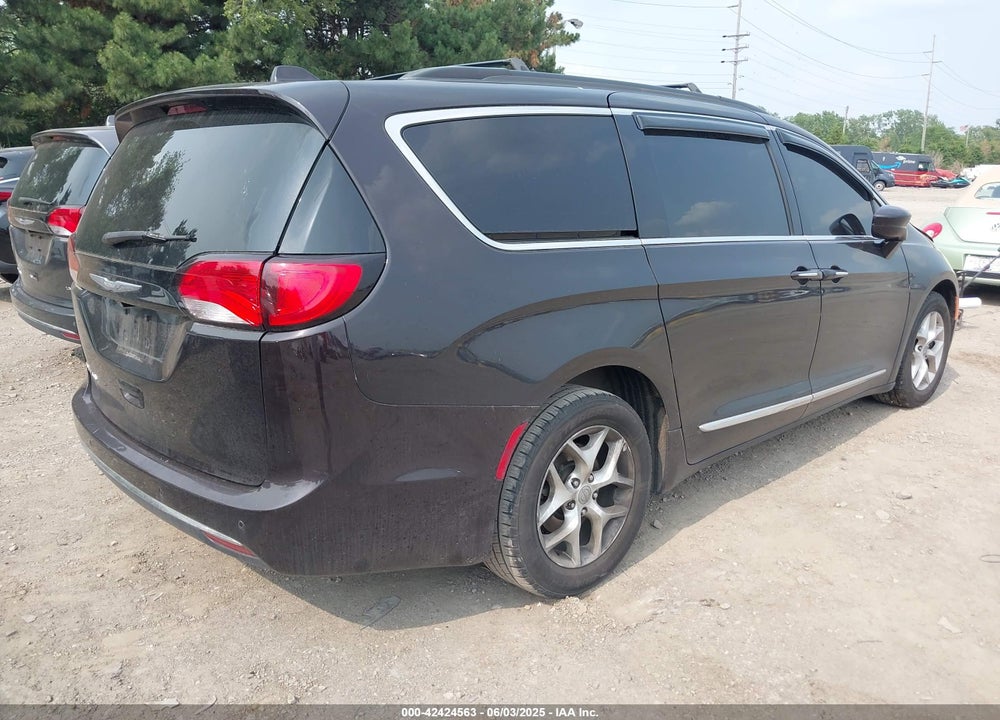 2017 CHRYSLER PACIFICA TOURING L VIN: 2C4RC1BGXHR668162
