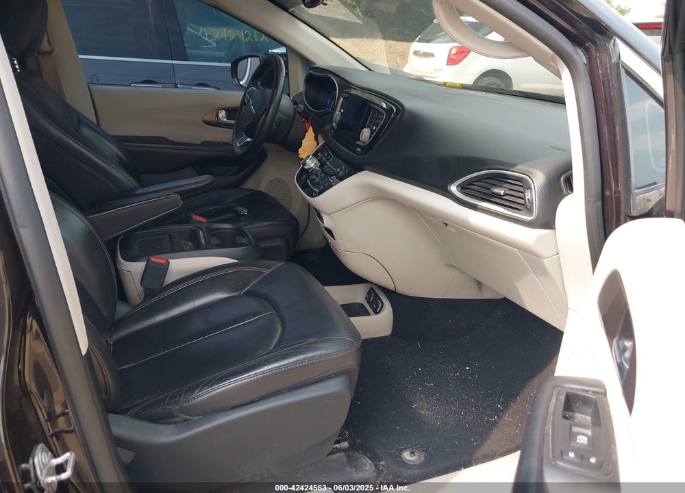 2017 CHRYSLER PACIFICA TOURING L VIN: 2C4RC1BGXHR668162