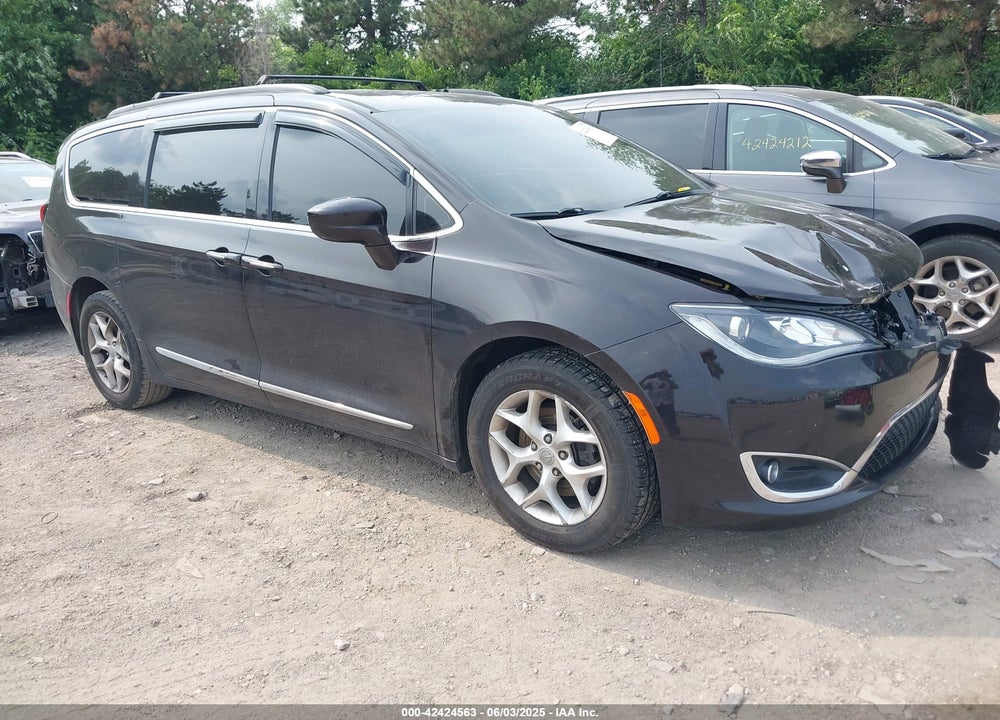 2017 CHRYSLER PACIFICA TOURING L VIN: 2C4RC1BGXHR668162