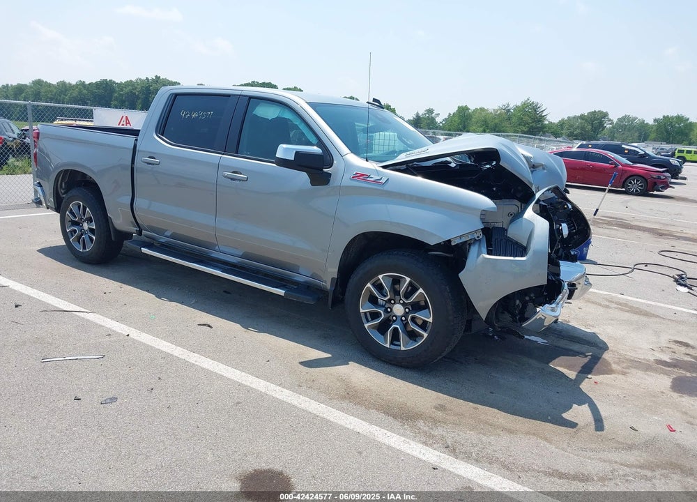 2025 CHEVROLET SILVERADO 1500 4WD  STANDARD BED LT VIN: 1GCUKDE85SZ230035