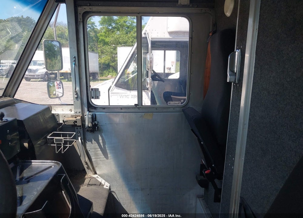 2006 FREIGHTLINER CHASSIS M LINE WALK-IN VAN VIN: 4UZAANBW26CW06578